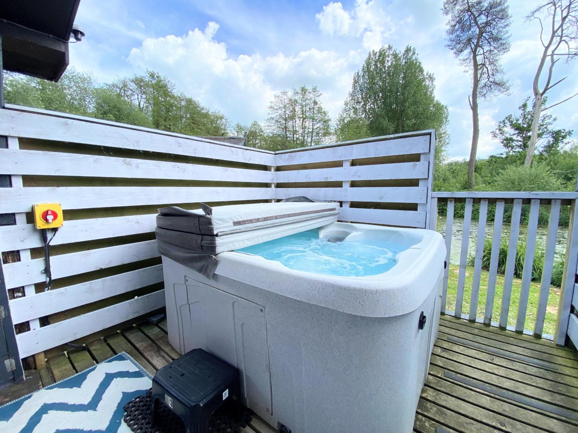 Magpie 2 Hot Tub Huntersmoon-Warminster-Longleat-Wiltshire Villa Eksteriør bilde