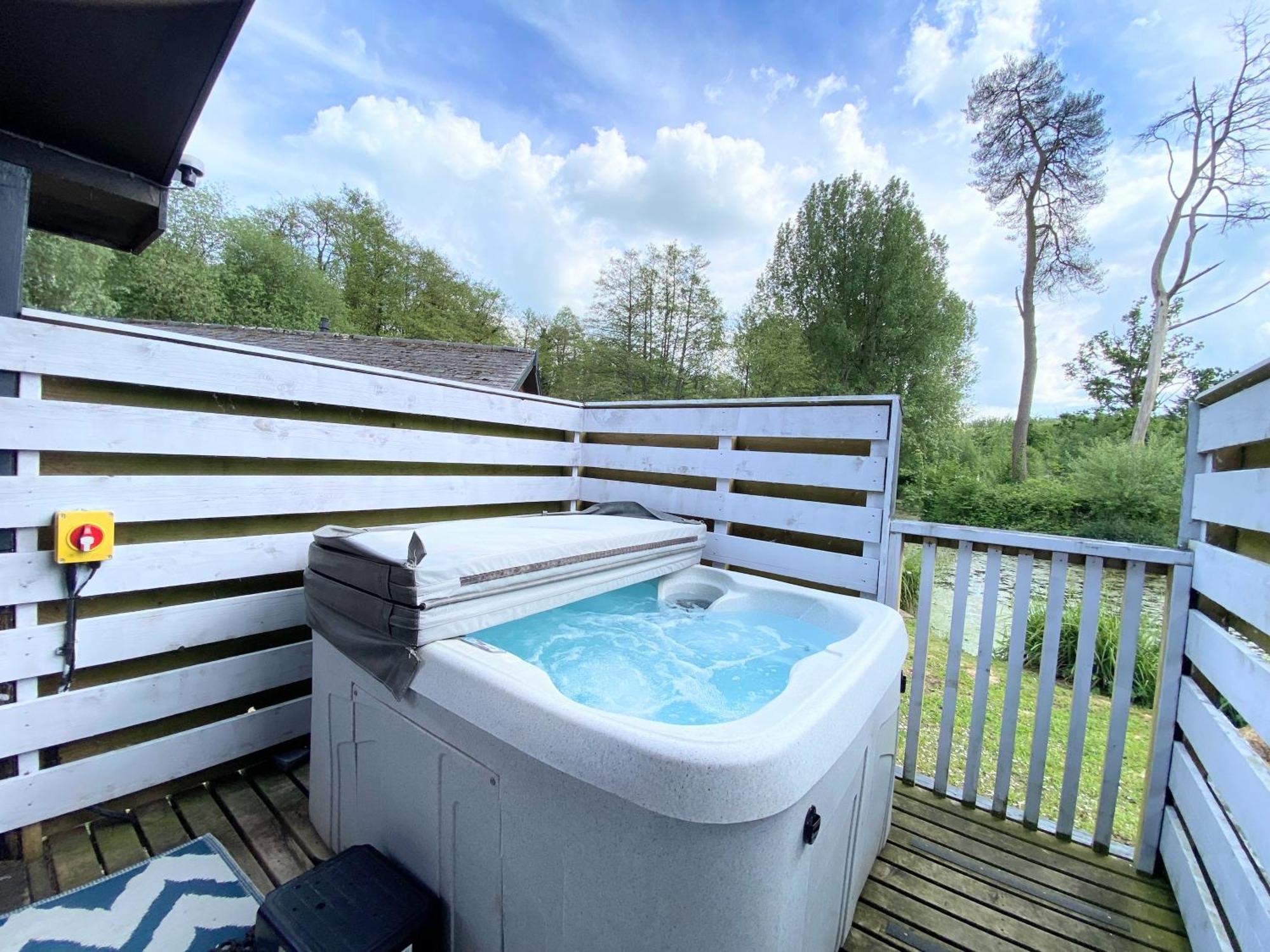 Magpie 2 Hot Tub Huntersmoon-Warminster-Longleat-Wiltshire Villa Eksteriør bilde
